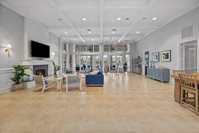 108 Casa Circle, Jupiter, FL 33458