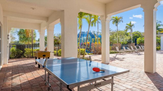 108 Casa Circle, Jupiter, FL 33458