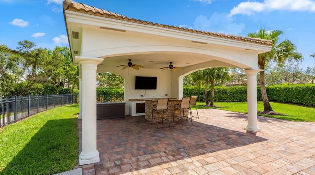 108 Casa Circle, Jupiter, FL 33458