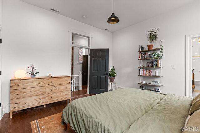 2715 Shenandoah Avenue, St Louis, MO 63104