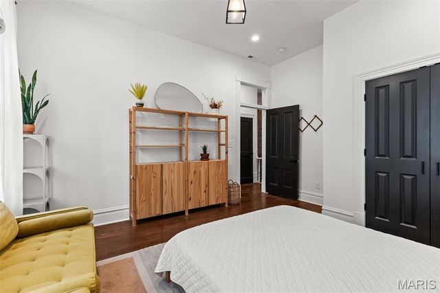 2715 Shenandoah Avenue, St Louis, MO 63104