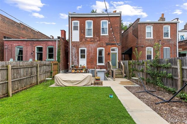 2715 Shenandoah Avenue, St Louis, MO 63104