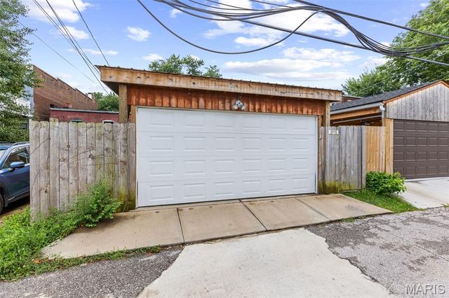 2715 Shenandoah Avenue, St Louis, MO 63104