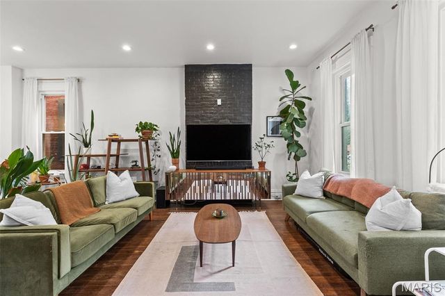 2715 Shenandoah Avenue, St Louis, MO 63104