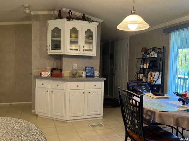 557 TWIN OAKS Drive, Cobden, IL 62920