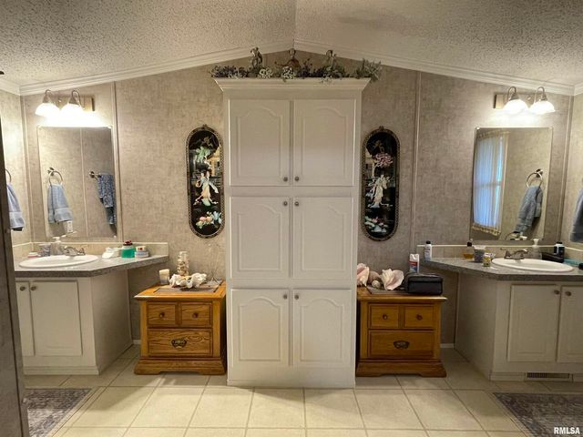 557 TWIN OAKS Drive, Cobden, IL 62920