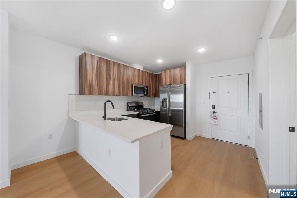 768 Bergen Street 4C, Newark, NJ 07108