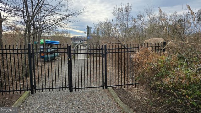 2065 CASE RD, Baltimore, MD 21222