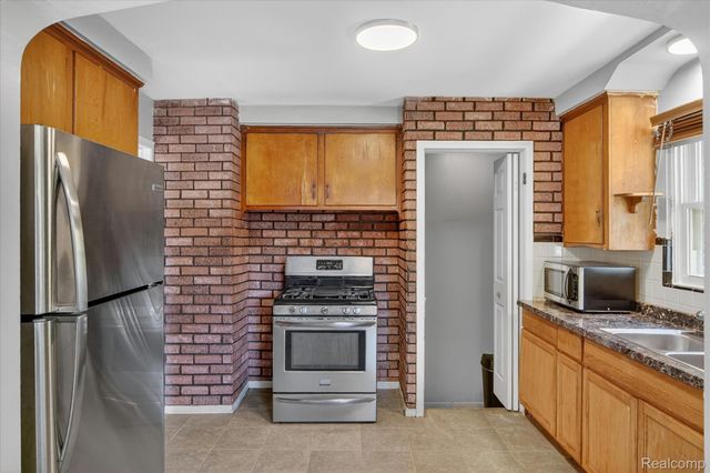 9821 Manistique Street, Detroit, MI 48224