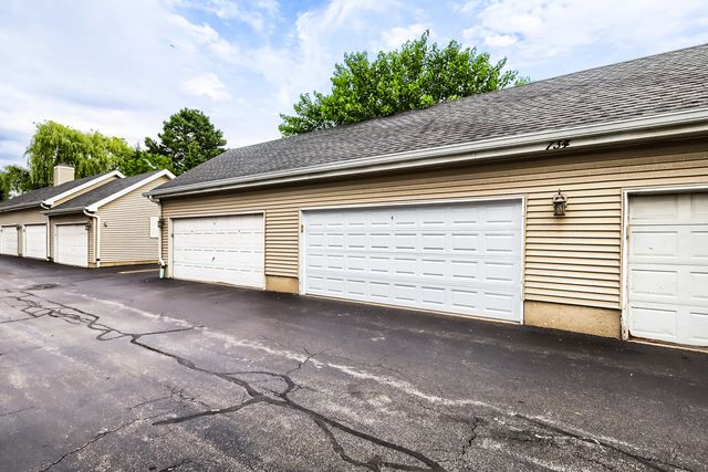 734 N Gary Avenue 112, Carol Stream, IL 60188