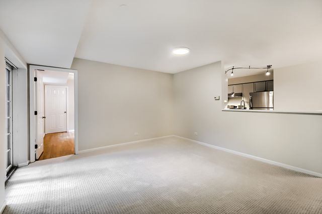 734 N Gary Avenue 112, Carol Stream, IL 60188