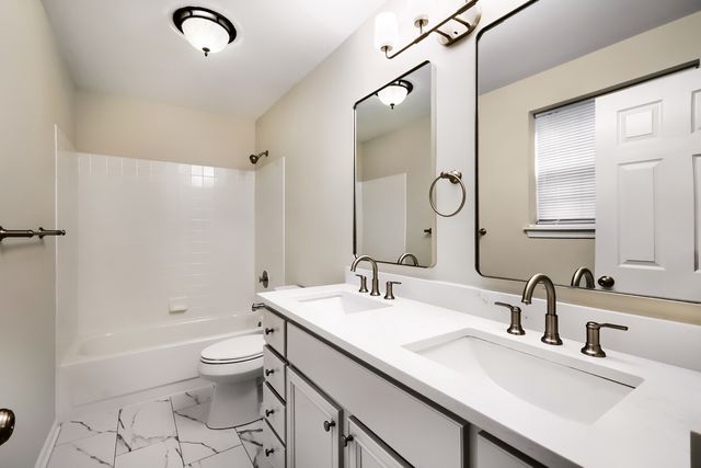 734 N Gary Avenue 112, Carol Stream, IL 60188