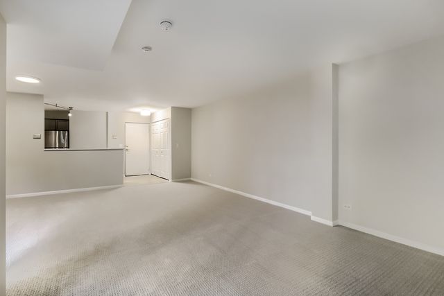 734 N Gary Avenue 112, Carol Stream, IL 60188