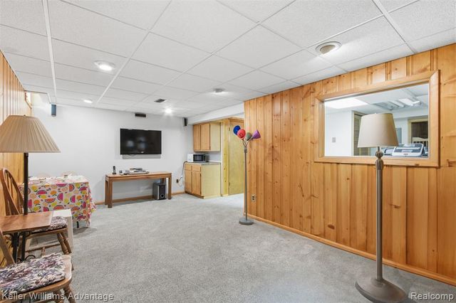 3164 Woods Circle, Detroit, MI 48207