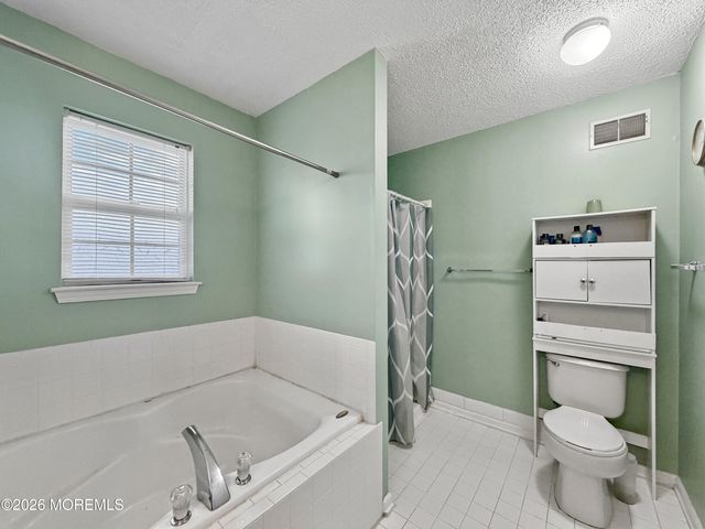 25 Bryce Canyon Road, Howell, NJ 07731