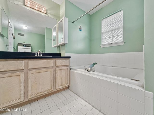 25 Bryce Canyon Road, Howell, NJ 07731