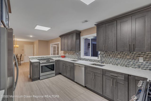 6 Pitney Lane, Jackson, NJ 08527