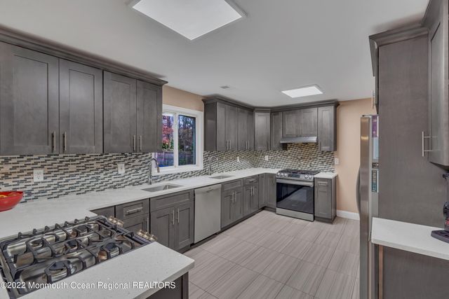 6 Pitney Lane, Jackson, NJ 08527