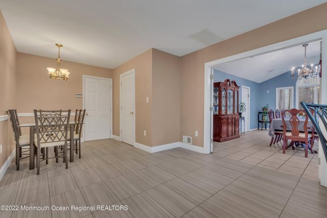 6 Pitney Lane, Jackson, NJ 08527