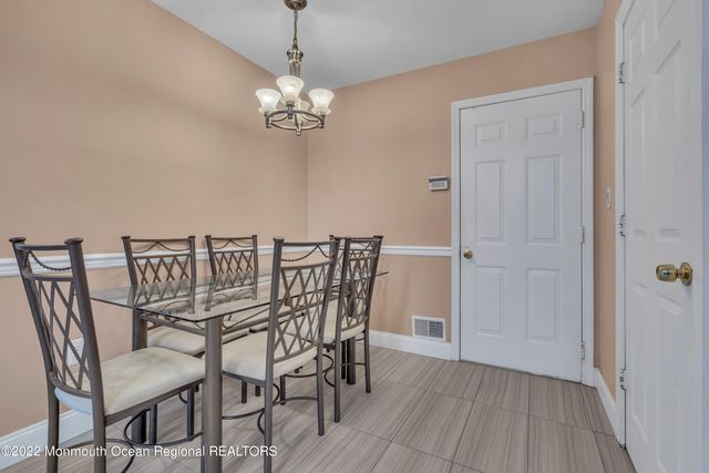6 Pitney Lane, Jackson, NJ 08527