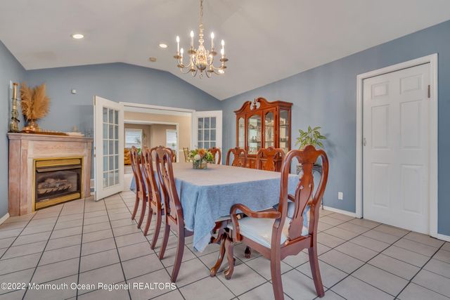 6 Pitney Lane, Jackson, NJ 08527