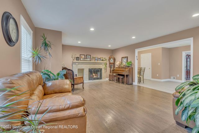 6 Pitney Lane, Jackson, NJ 08527