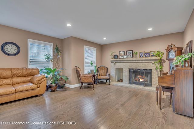 6 Pitney Lane, Jackson, NJ 08527