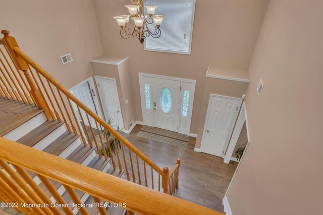 6 Pitney Lane, Jackson, NJ 08527