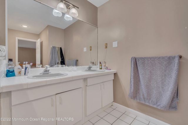 6 Pitney Lane, Jackson, NJ 08527
