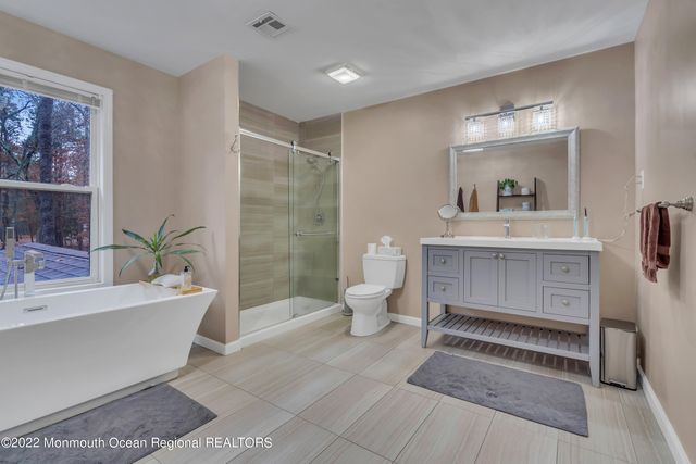 6 Pitney Lane, Jackson, NJ 08527