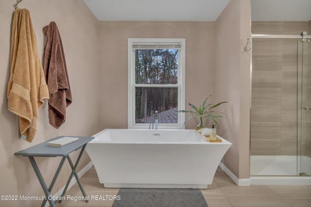 6 Pitney Lane, Jackson, NJ 08527