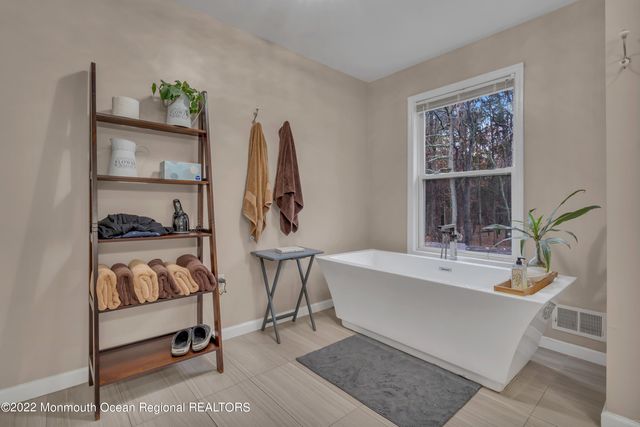 6 Pitney Lane, Jackson, NJ 08527