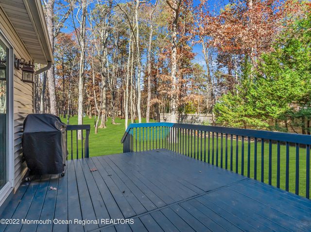 6 Pitney Lane, Jackson, NJ 08527