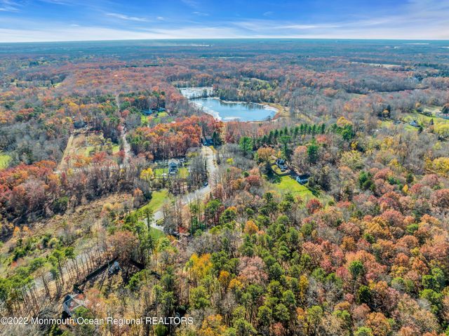 6 Pitney Lane, Jackson, NJ 08527