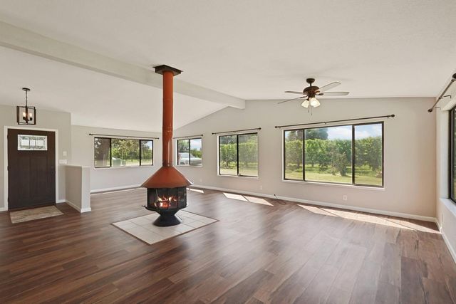 2525 Snyder Ln, Stockton, CA 95215