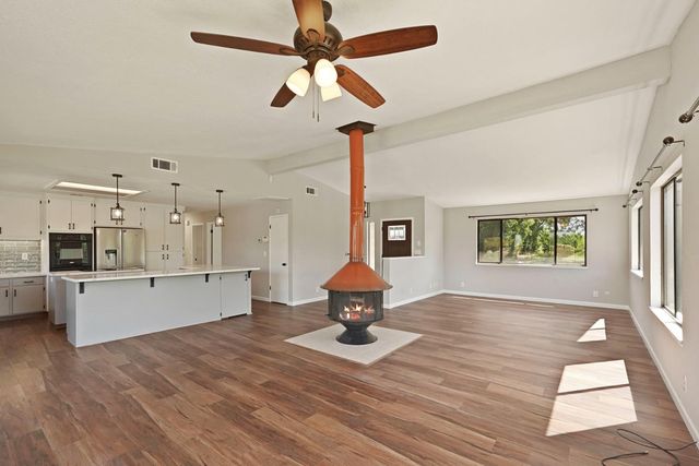 2525 Snyder Ln, Stockton, CA 95215