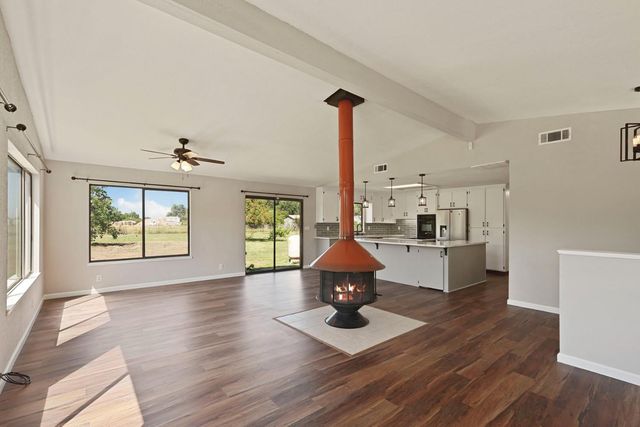 2525 Snyder Ln, Stockton, CA 95215
