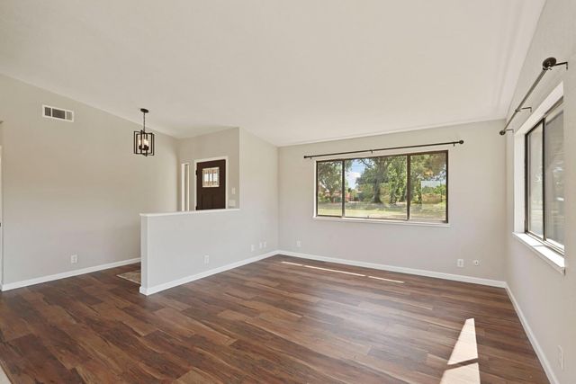 2525 Snyder Ln, Stockton, CA 95215