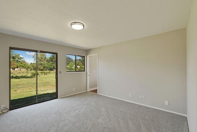 2525 Snyder Ln, Stockton, CA 95215
