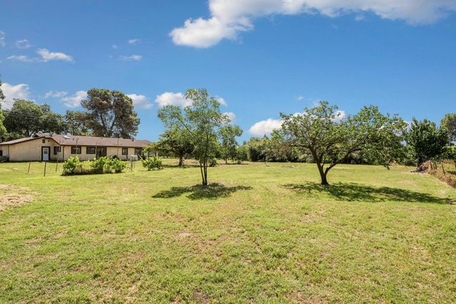 2525 Snyder Ln, Stockton, CA 95215