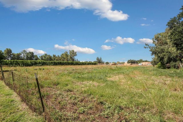 2525 Snyder Ln, Stockton, CA 95215