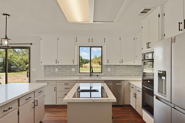 2525 Snyder Ln, Stockton, CA 95215