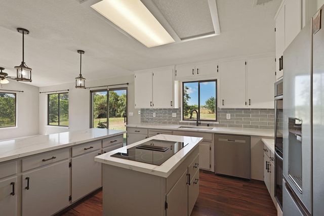 2525 Snyder Ln, Stockton, CA 95215