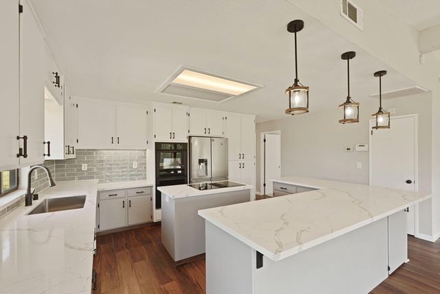 2525 Snyder Ln, Stockton, CA 95215