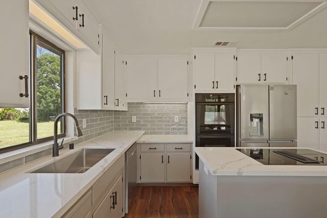 2525 Snyder Ln, Stockton, CA 95215