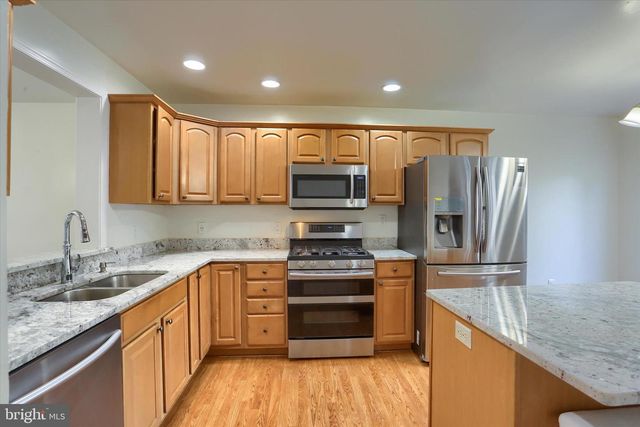 1147 CROSS CREEK DR, Mechanicsburg, PA 17050