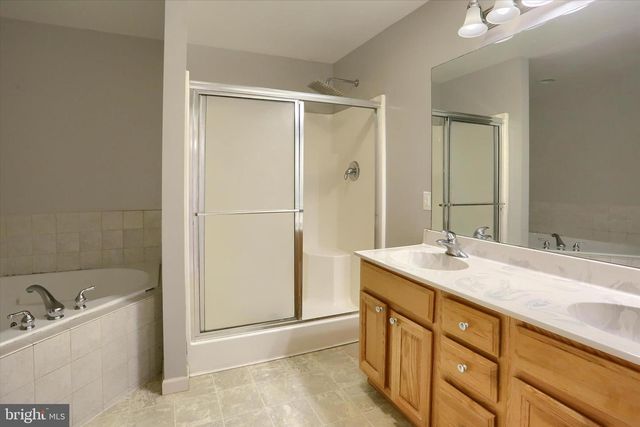 1147 CROSS CREEK DR, Mechanicsburg, PA 17050