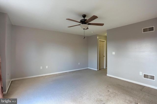 1147 CROSS CREEK DR, Mechanicsburg, PA 17050