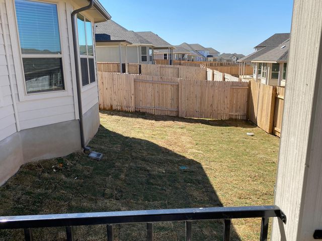 104 Stonewood LN, Georgetown, TX 78626