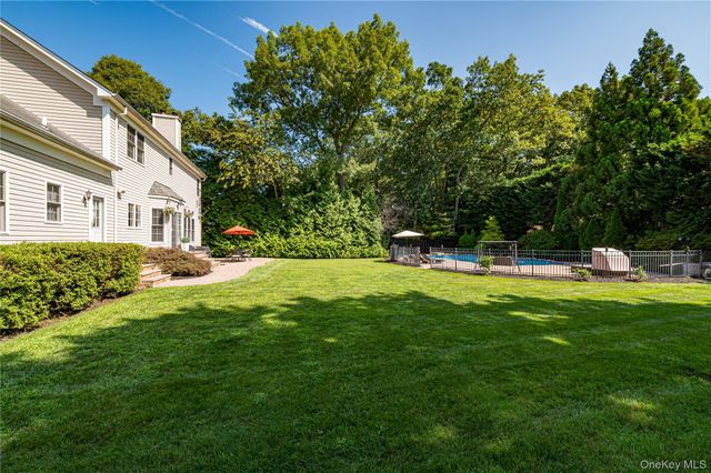 61 Hillside Avenue, Saint James, NY 11780